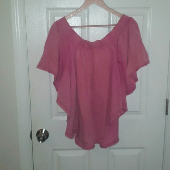 Free People off or on the shoulder top. Size Xs. But a little oversized. Pink. - Picture 1 of 5